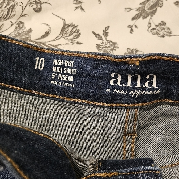 a.n.a High Rise Midi Denim Jean Shorts 91% Cotton 8% Polyester 1% Spandex Sz 10 - Picture 4 of 5